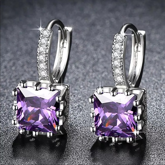 💫New Silver Exquisite Square CZ Earrings 💫 - Picture 3 of 3